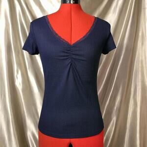 Simple ruched lace-trimmed fitted top!